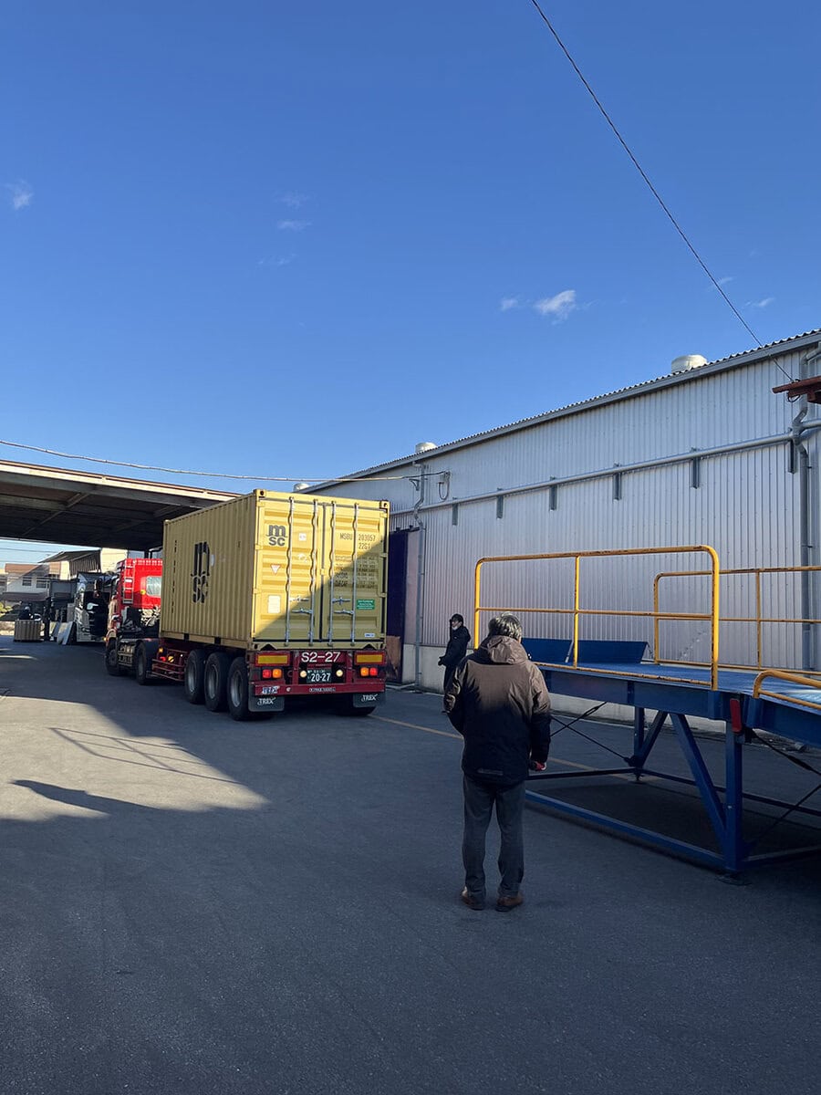 1_The Container Arrived At The Warehouse For Unloading. 1 The Container Arrived At The Warehouse For Unloading