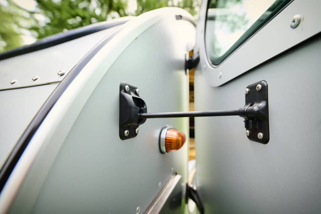Vistabule 38 Door Holder To Secure Door When Open (Pair)