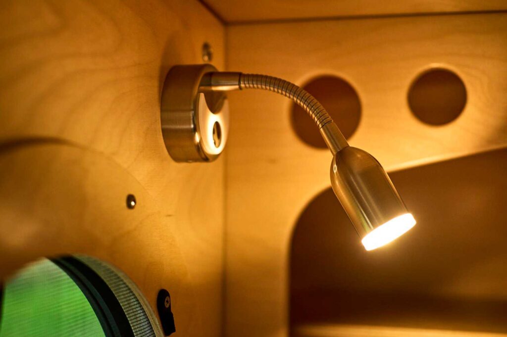 Vistabule 24 Reading Light W/Usb Outlet