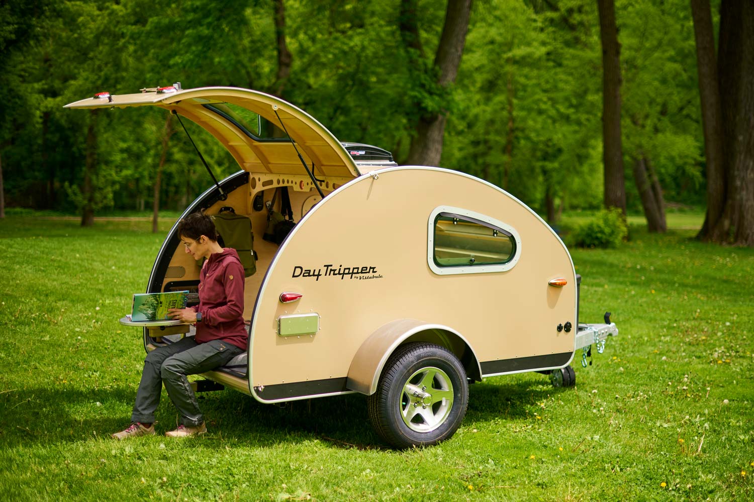 Tan Daytripper Featured 4