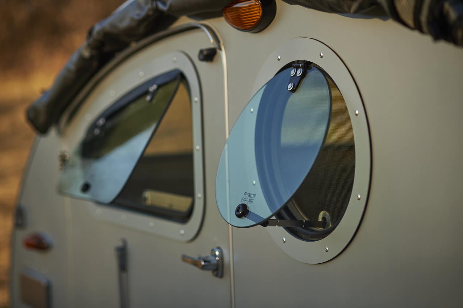 teardropcamperDoorandportholewindowsoperablewithscreens